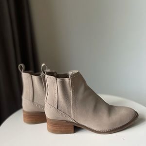 American Eagle booties